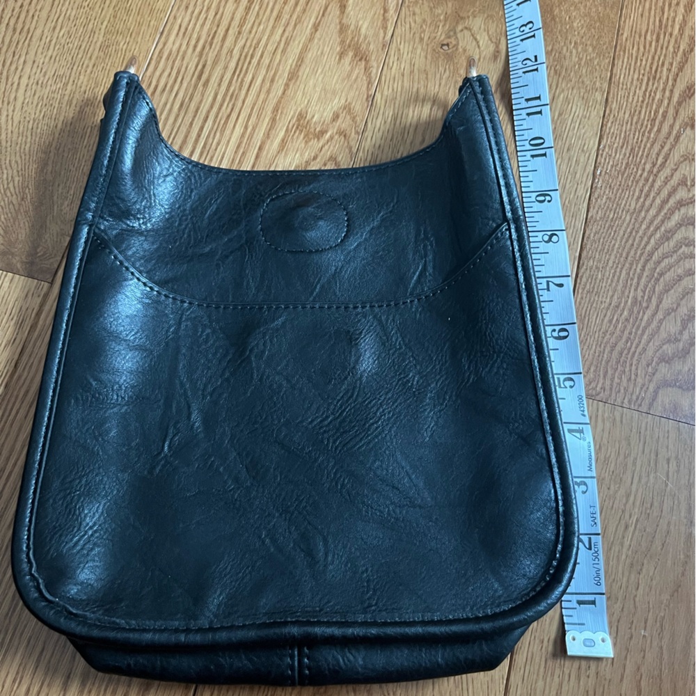 Black leather bucket bag boutique